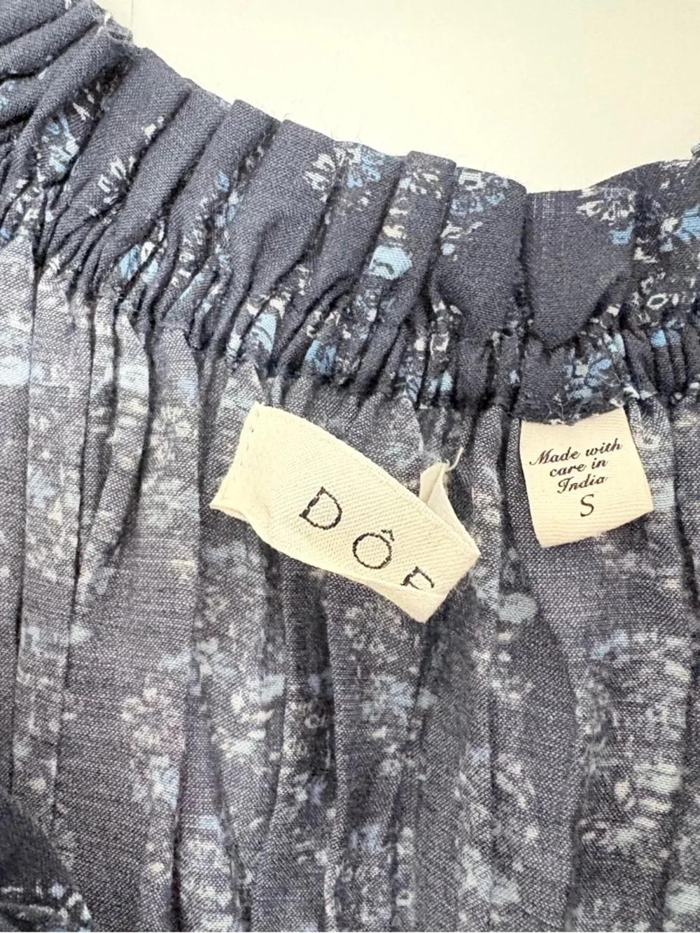 DÔEN Ischia Printed Smocked Midi Dress — Navy Paisley Bouquet. Size S - Picture 5 of 8